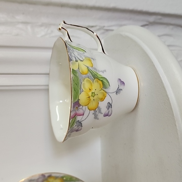 Vintage “Old Royal” Bone China Tea Cup & Saucer with Yellow Flower/Violets 1930 - Picture 3 of 7